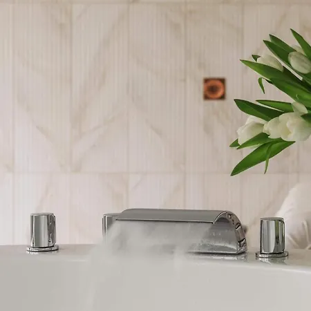 Prestige Jacuzzi By Liuksai شقة كلابيدا
