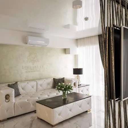 Prestige Jacuzzi By Liuksai Apartman *