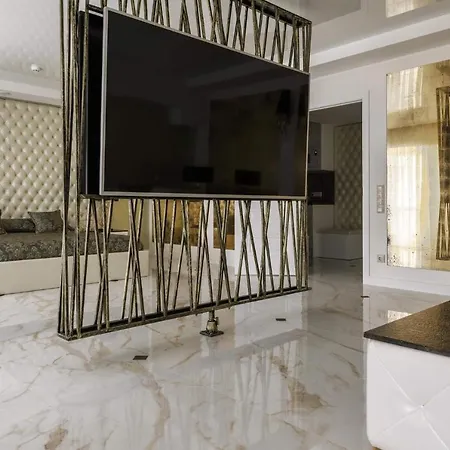 Prestige Jacuzzi By Liuksai Lägenhet